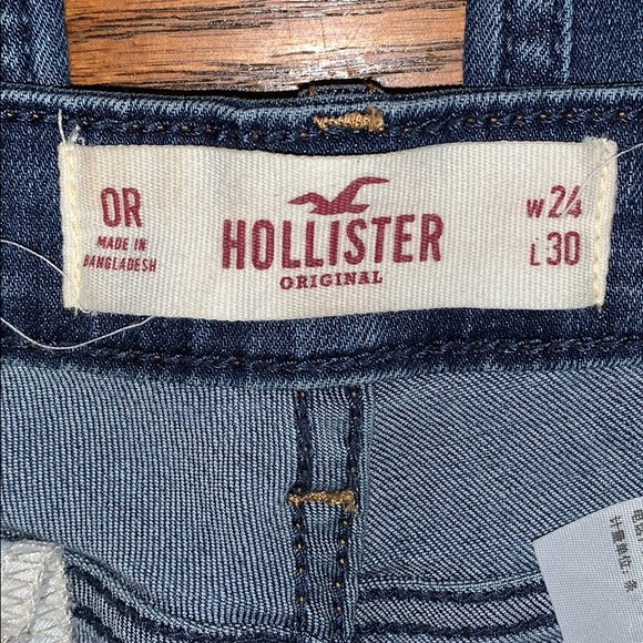 🔴SOLD🔴 Dark Wash Hollister Ripped Jeans - Picture 7 of 10